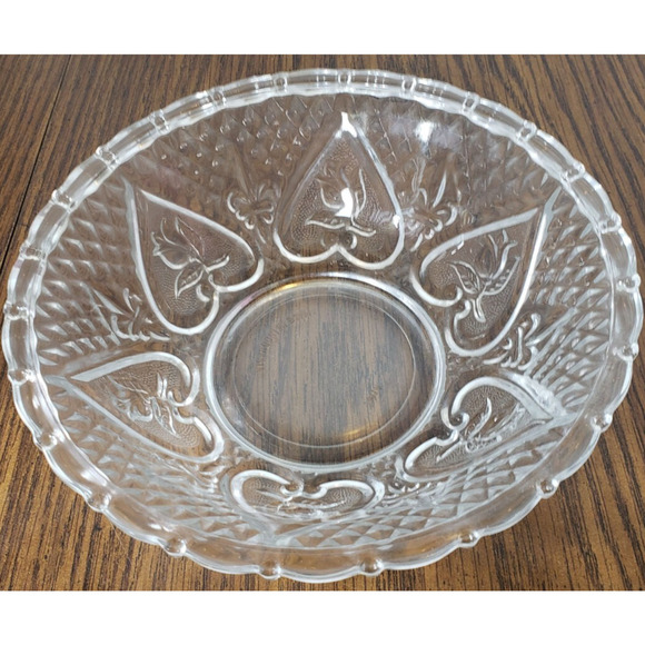 KIM Indonesia heart rose Fleur-de-Lis pattern glass bowl - Picture 5 of 9